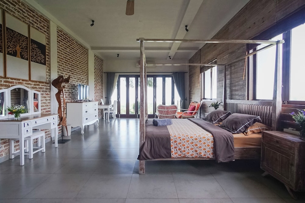 New York / Villa (Shared Living Room & Kitchen) photo 3