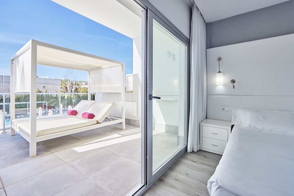 Deluxe Room, Pool View (Balibed) photo 2