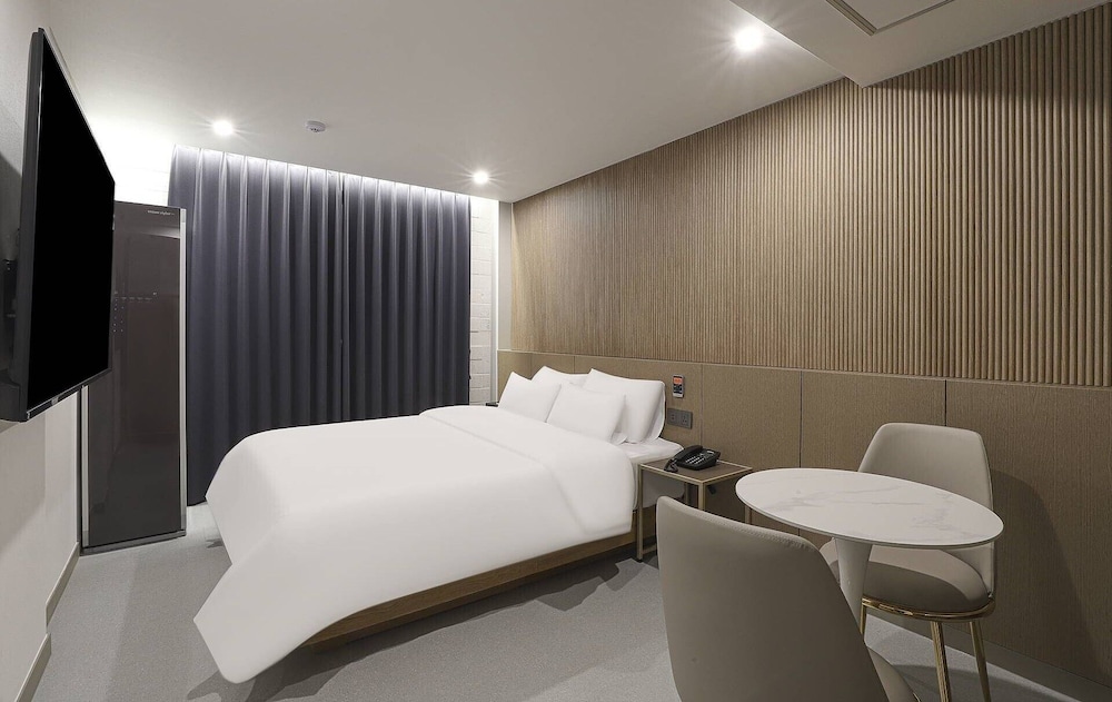 Standard Double Room, City View