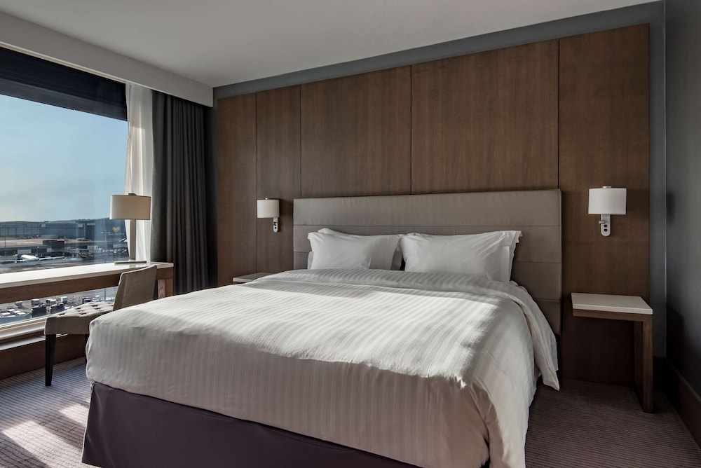 Suite, 1 Bedroom (Runway View) - Photo 7