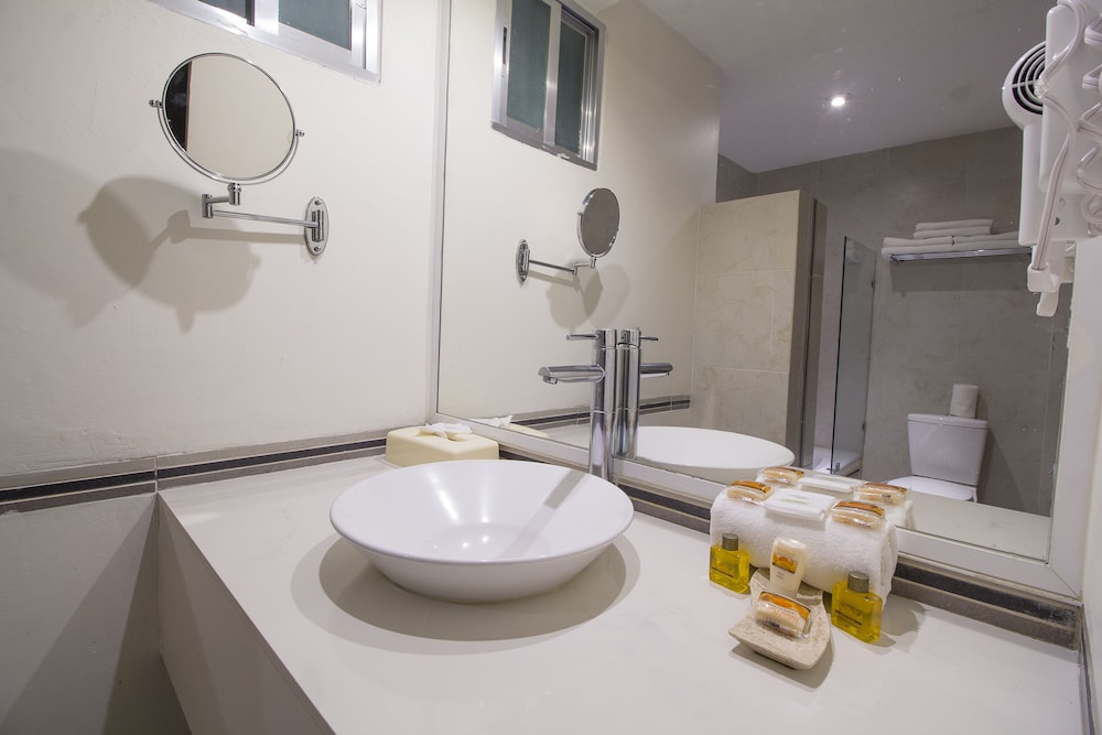 Executive Room, 1 King Bed, Interior View - Photo 9