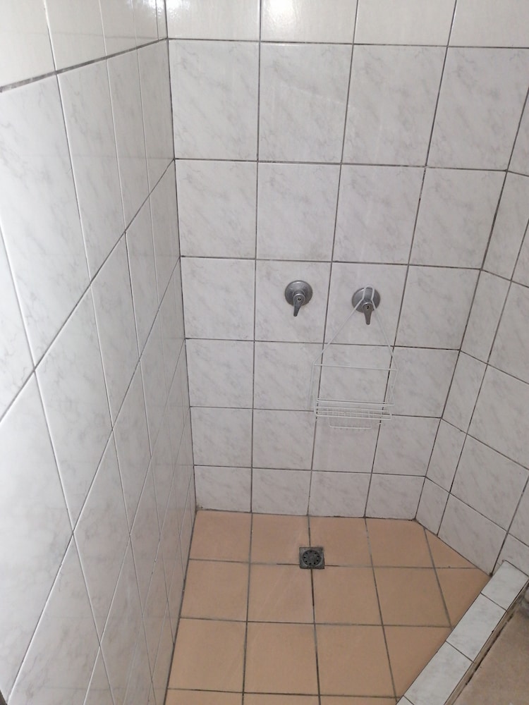 Economy Double Room, 1 Double Bed, Non Smoking, Private Bathroom photo 2