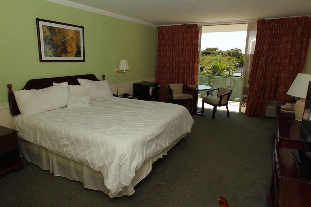 Standard Room, 2 Queen Beds - Photo 8