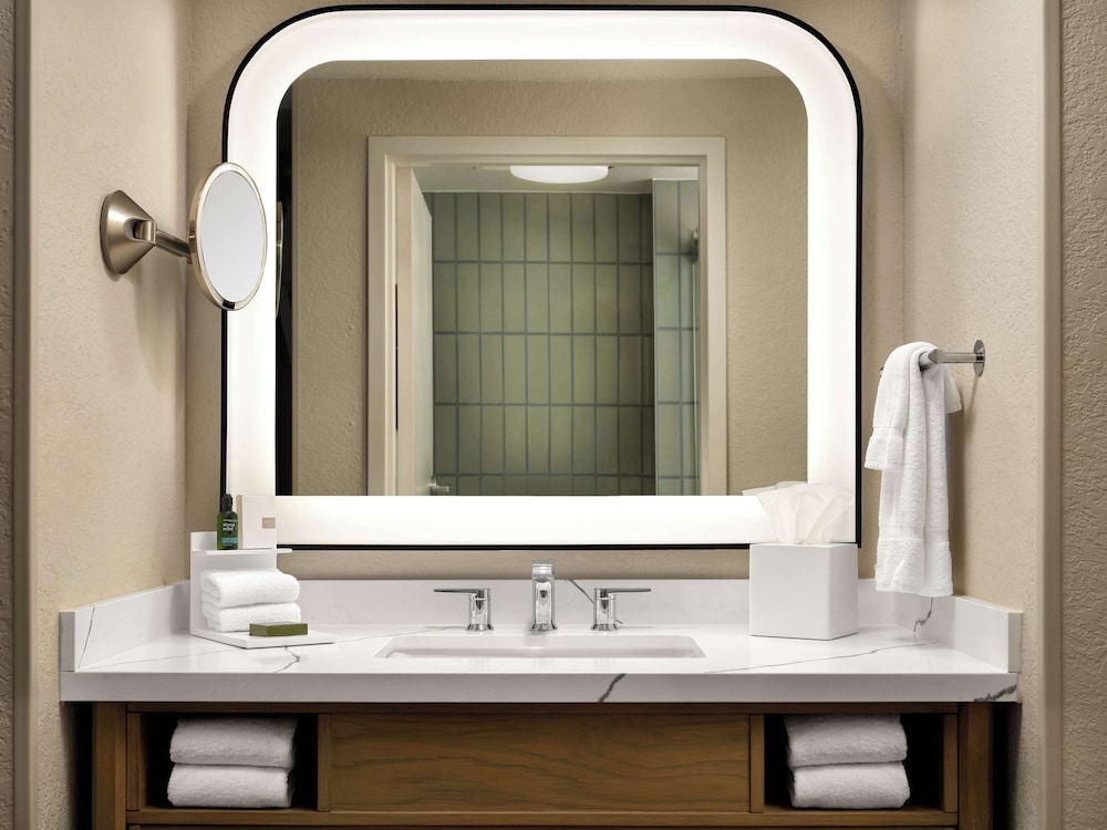 Available room thumbnail 5