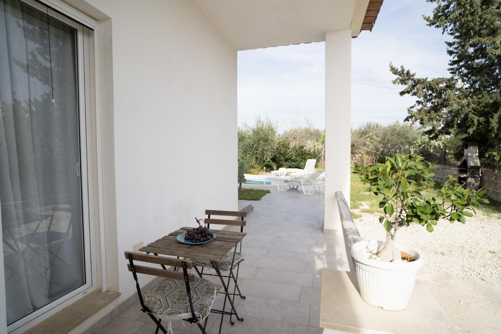 Villa photo 3