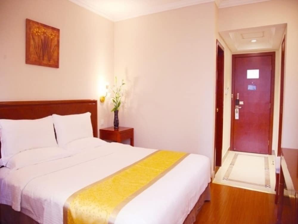 Queen Room - Photo 2