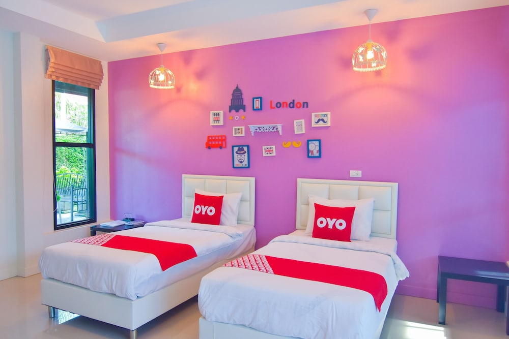 Deluxe Twin Room, Pool Access photo 3