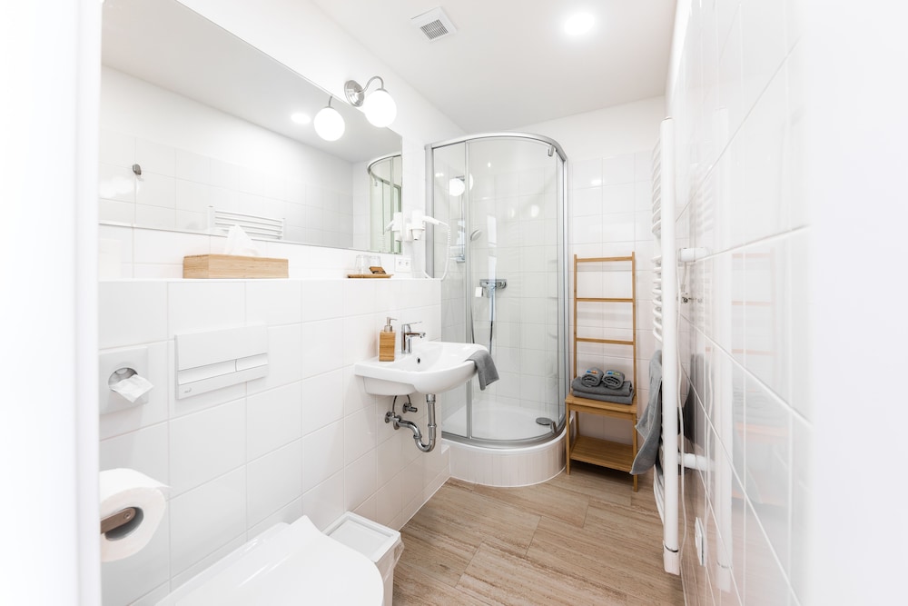 Classic Double Room, 1 Bedroom, Private Bathroom, City View photo 3