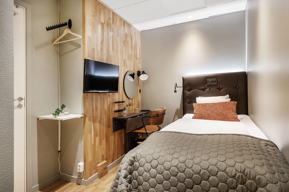 Simple Economy Room, No Windows