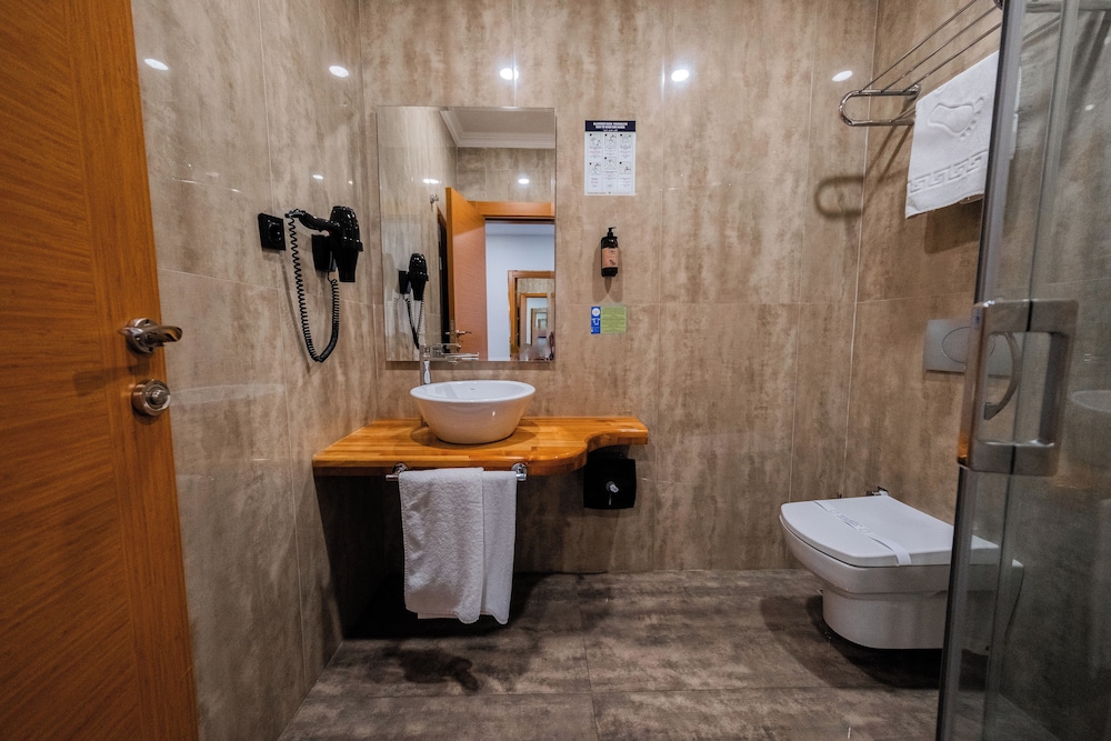 Deluxe Double or Twin Room, 1 Bedroom, Balcony, City View photo 3