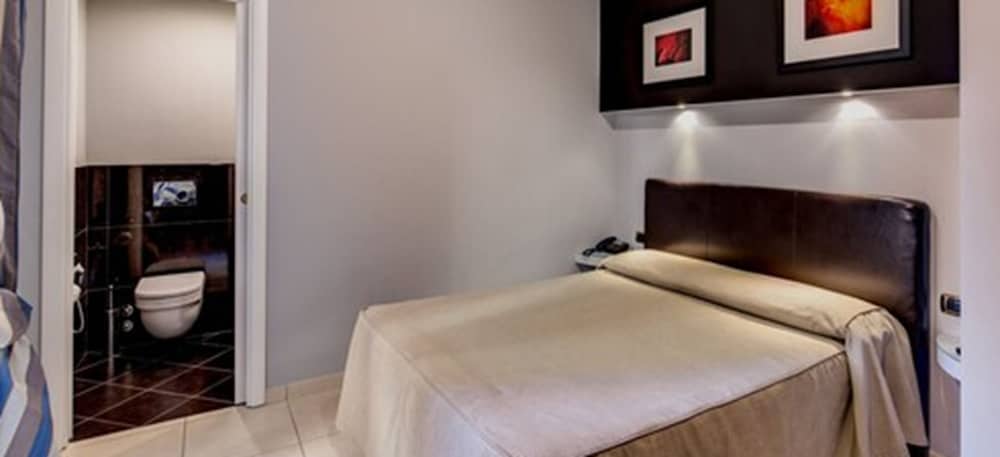 Economy Double or Twin Room - Photo 12