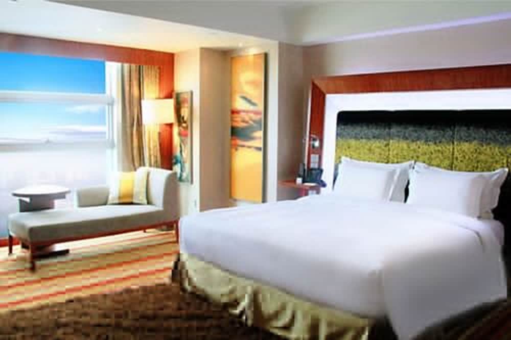 Premier Twin Room, 2 Twin Beds, Executive Level - Photo 5