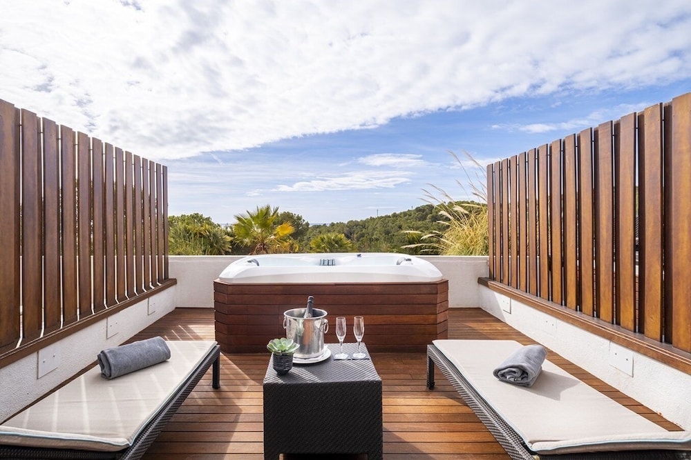 Deluxe Room, Terrace (Hot tub 1 pax) - Photo 3