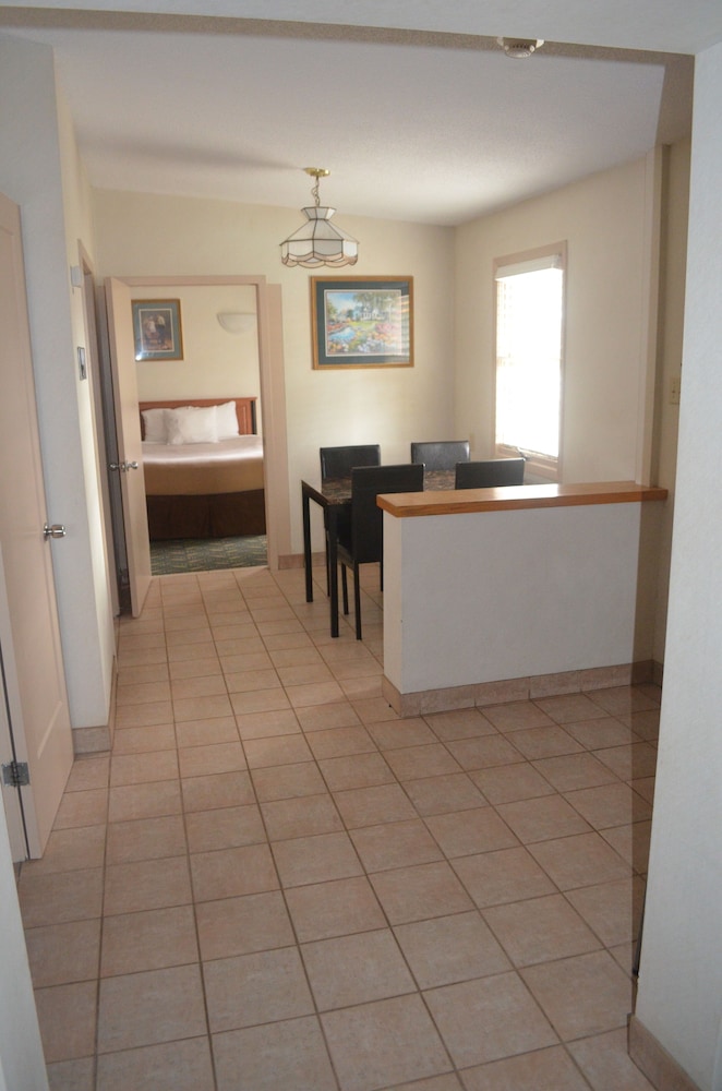 Suite, 2 bedrooms 4 beds photo 3