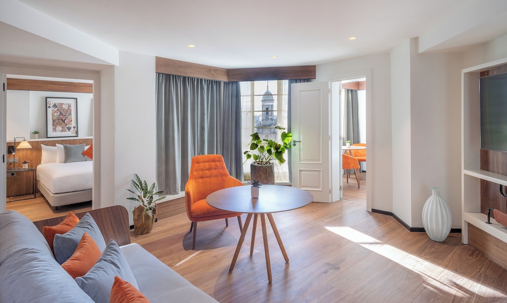 The Marylebone Suite with Executive Lounge Access (2+2)