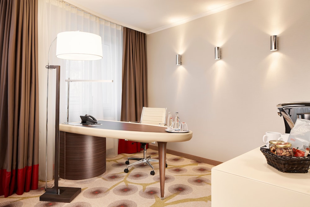 Tower Suite, Business Lounge Access