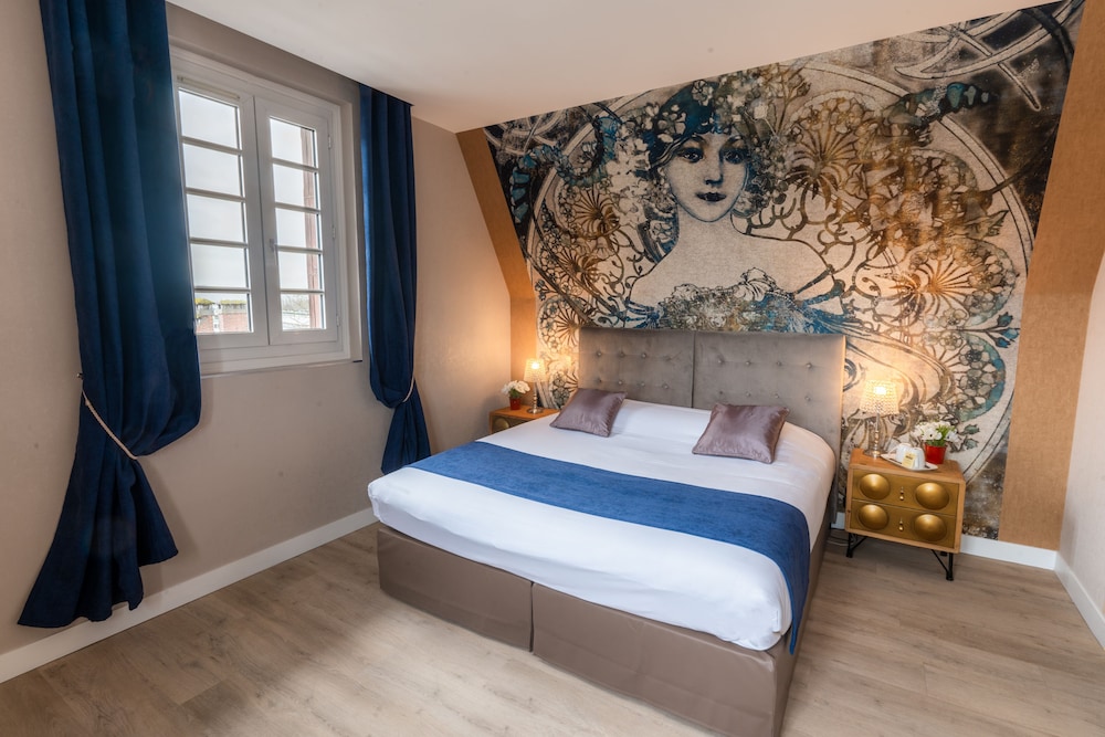 Deluxe Suite, City View - Photo 1