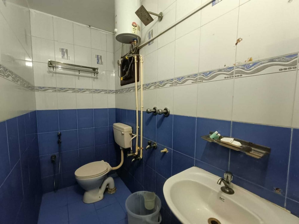 Standard Twin Room - Photo 6