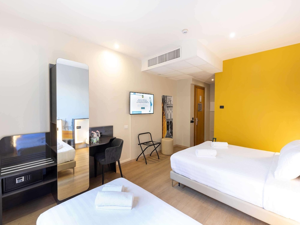 Standard Triple Room, Non Smoking thumbnail 6
