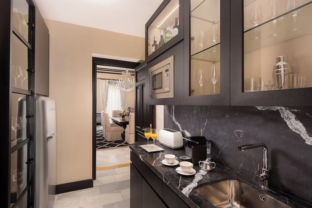 Suite, 1 Bedroom thumbnail 5