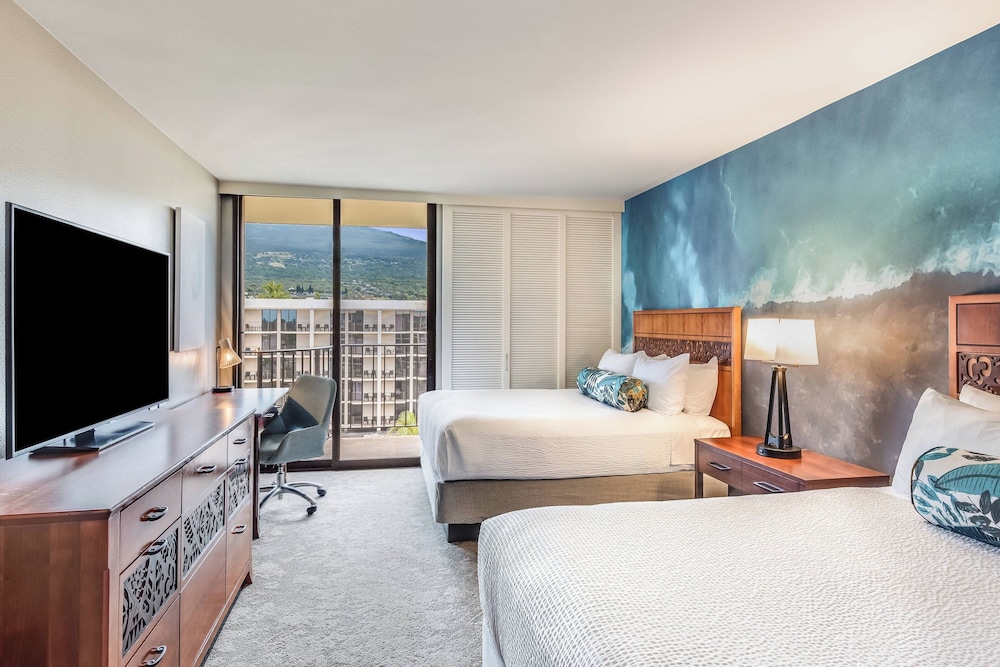 Room, 2 Queen Beds, Balcony (Mobility/Hearing Access, Roll-In Shwr)