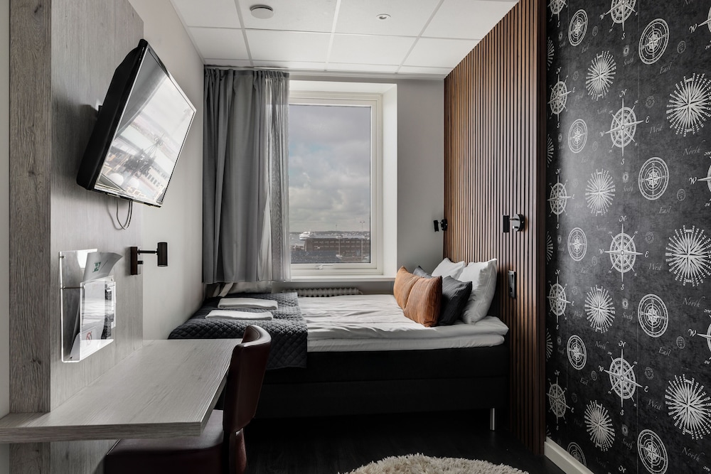 Double Room Small, 1 Double Bed, Private Bathroom photo 1