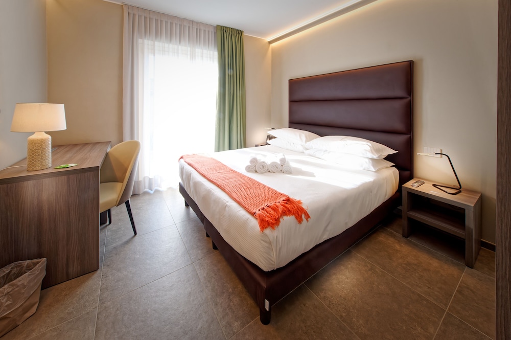 Deluxe Double Room Single Use (Design) photo 1