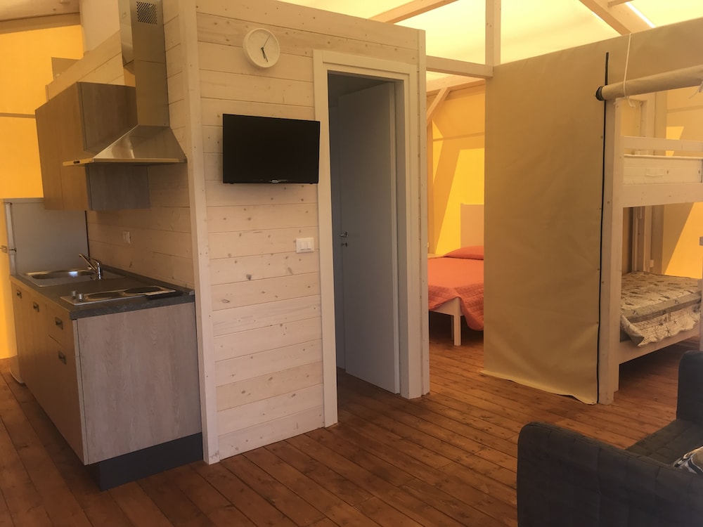 Tent, Kitchenette - Photo 7