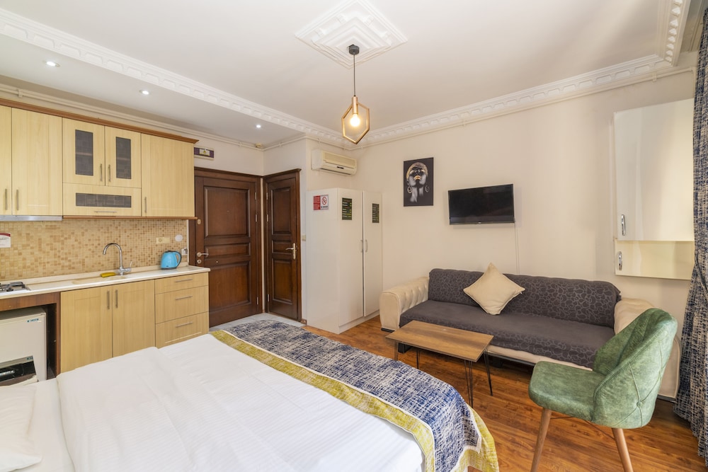 Superior Triple Room photo 2