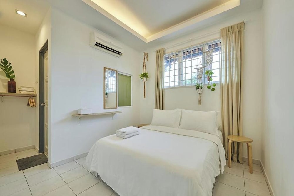 Double Room, 1 Queen Bed, Private Bathroom photo 1
