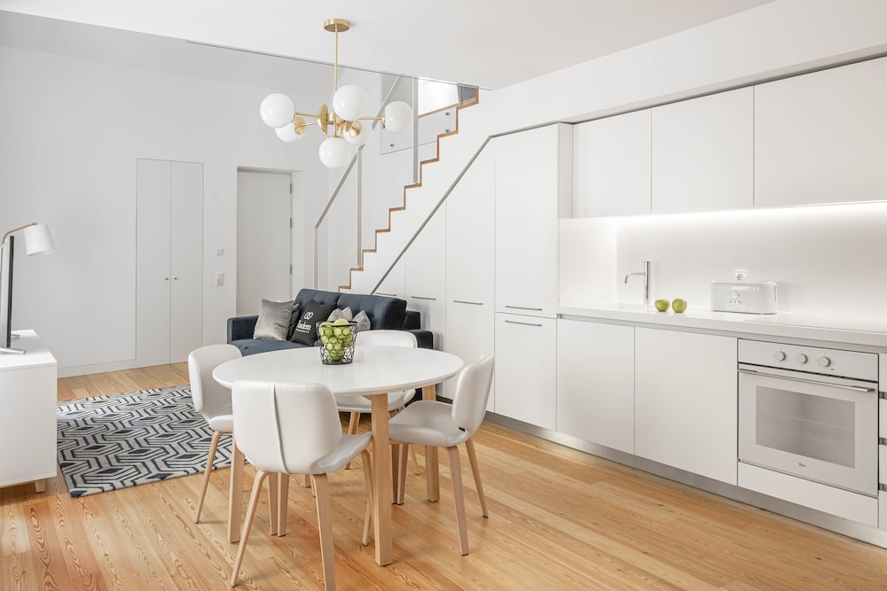 Suite, 2 Bedrooms - Photo 8