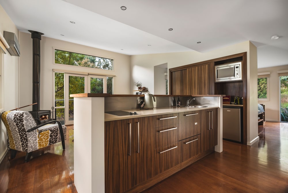 Standard Suite, 1 Bedroom, Non Smoking, Kitchen (Studio Two) photo 3