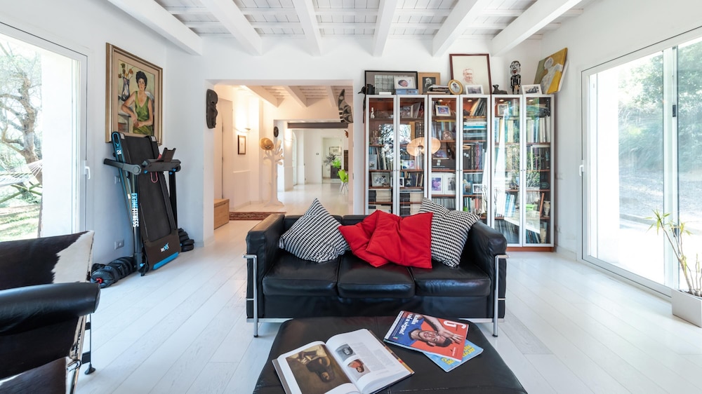 Villa photo 2