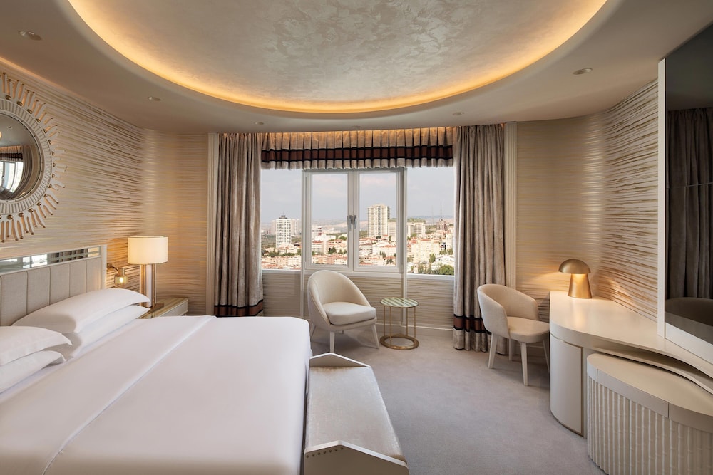 Premium Room, 1 King Bed, City View
