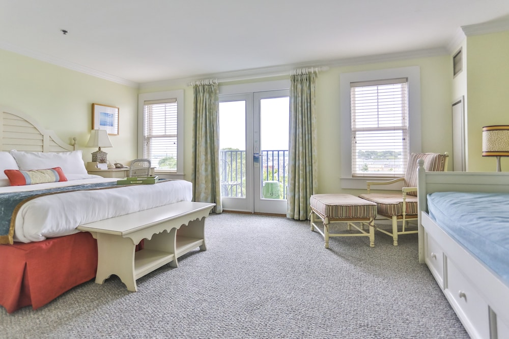 Superior Room, 1 King Bed with Sofa bed (King Waterview with Sleeper)