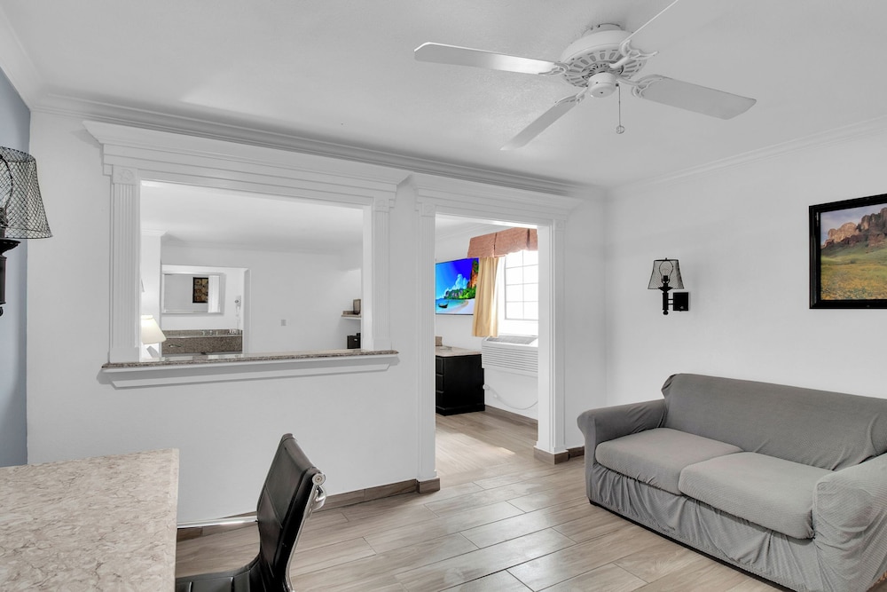 Governor Suite photo 3