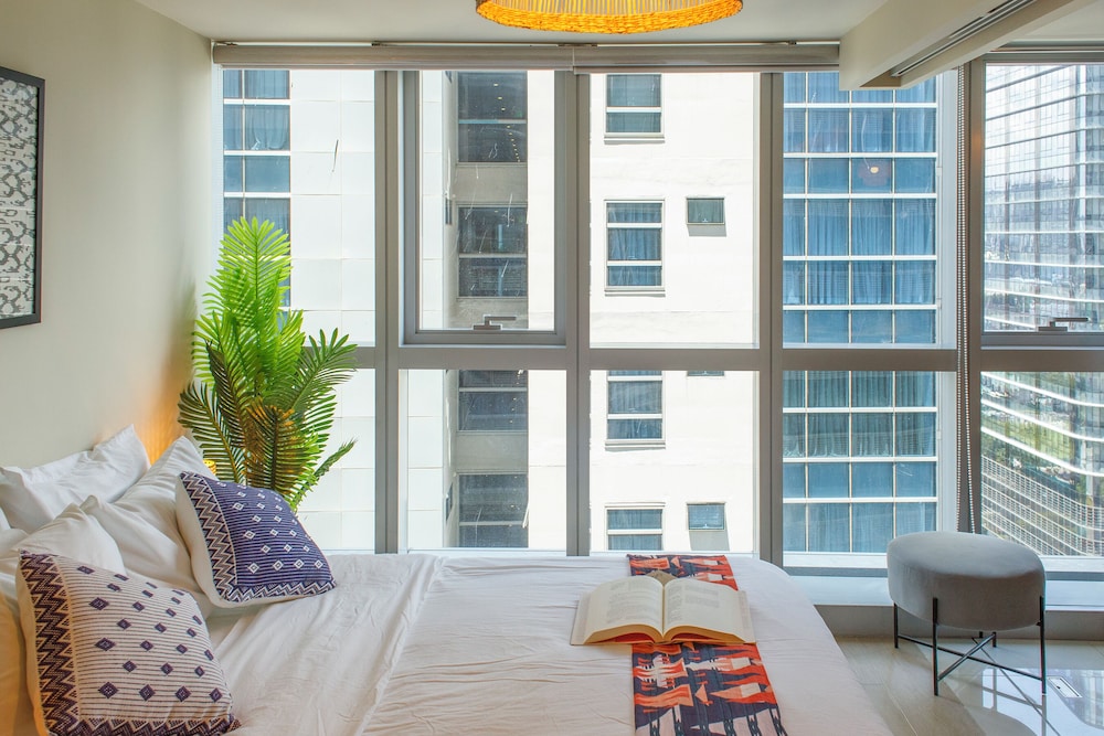 Deluxe Condo, City View