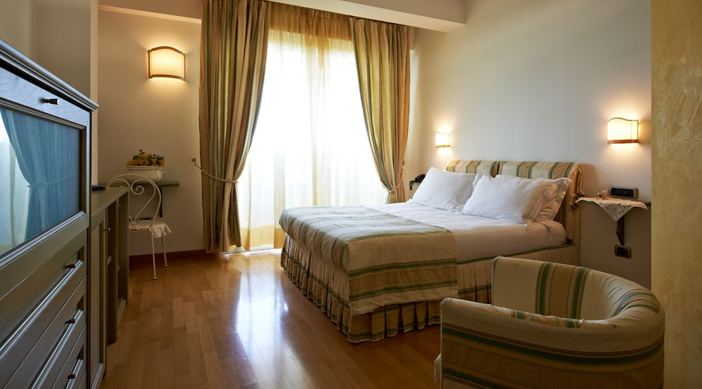 Junior Double Room, Terrace, Sea View - Photo 2