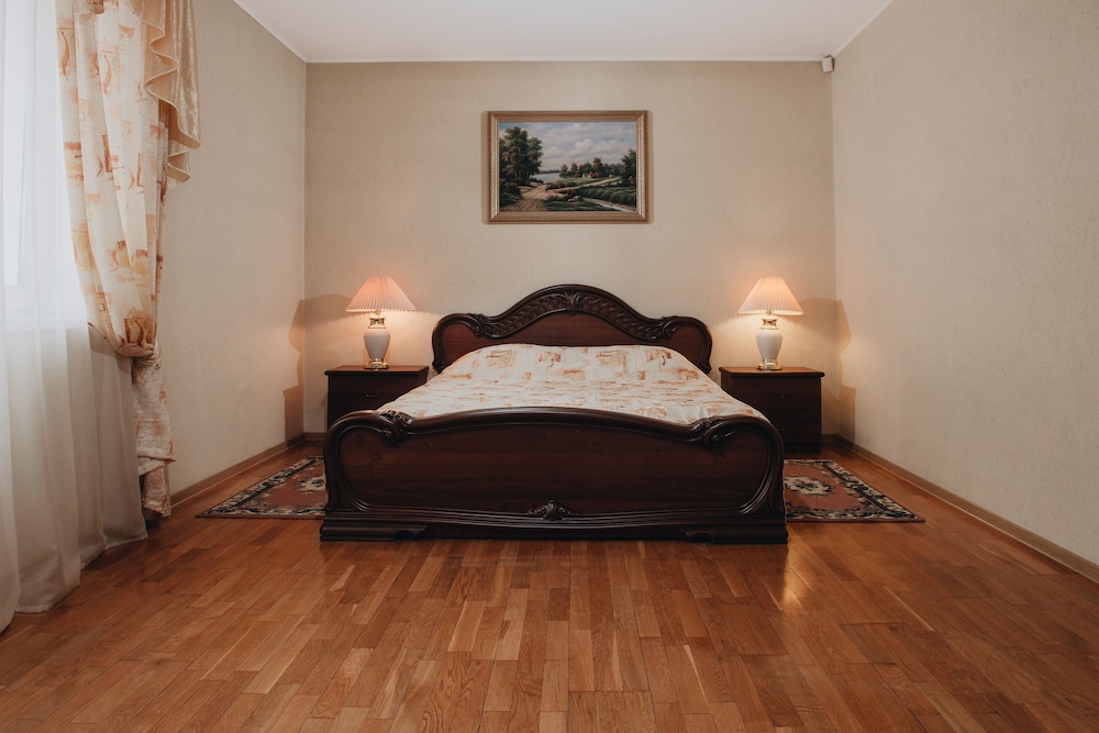 Junior Room, 1 Queen Bed with Sofa bed, Non Smoking, Mountain View
