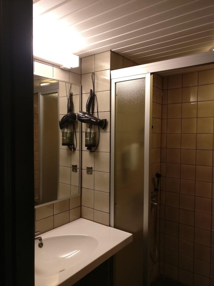 Basic Single Room photo 3