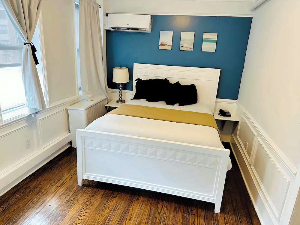 Deluxe Queen Suite with Scenic View photo 1