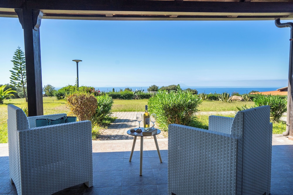 Deluxe Apartment, 2 Bedrooms, Terrace, Sea View photo 2