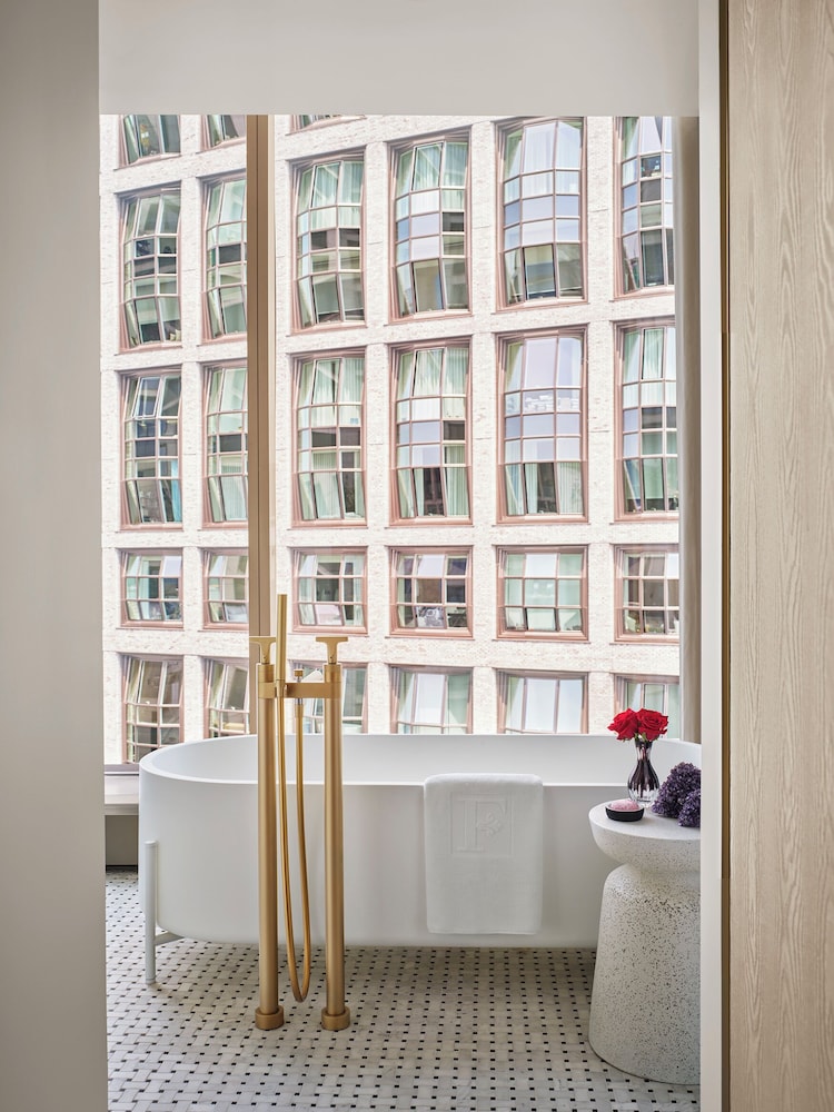 Signature Corner King Room
