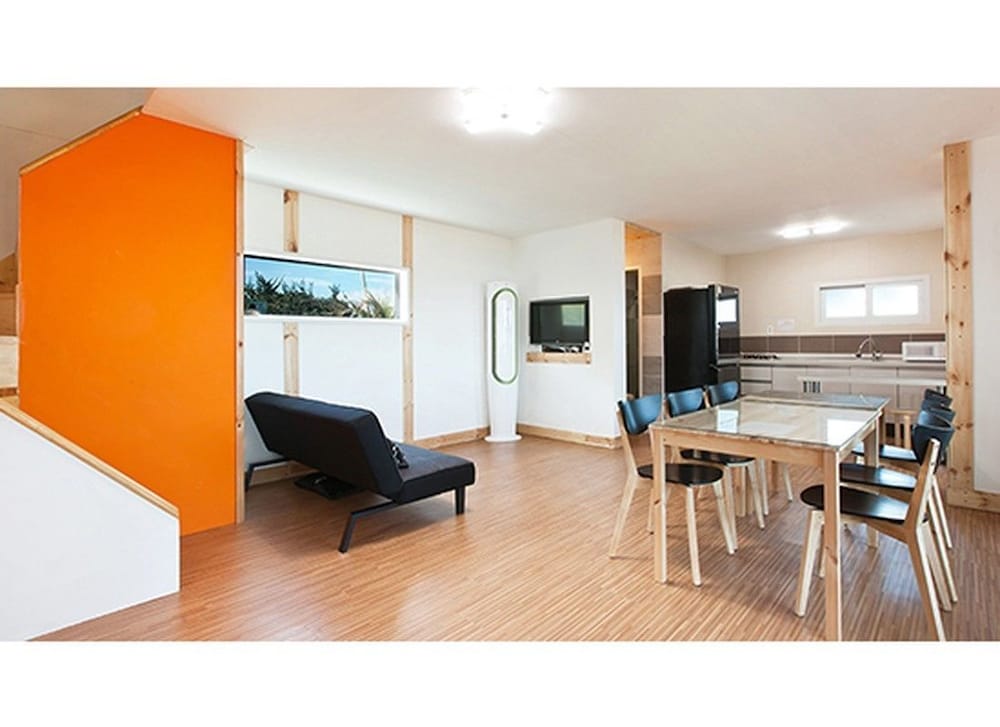 Room (Orange House) photo 1