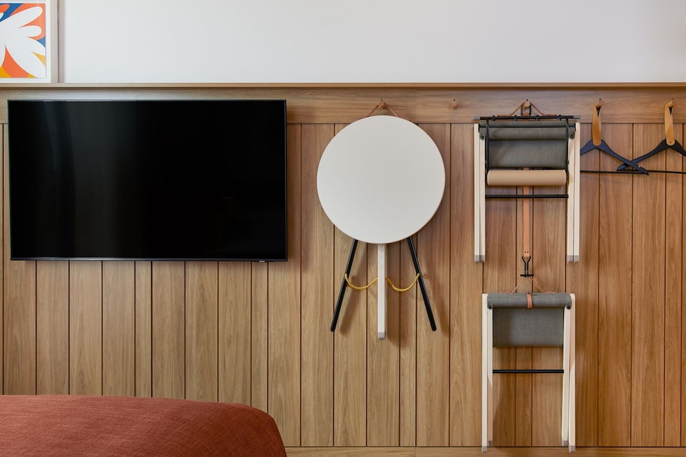 Family Room, Interconnecting, 2 Queen and 1 Single