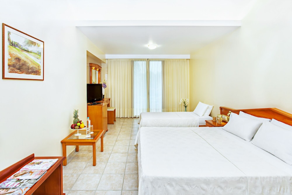 Classic Quadruple Room, Non Smoking, Garden Area