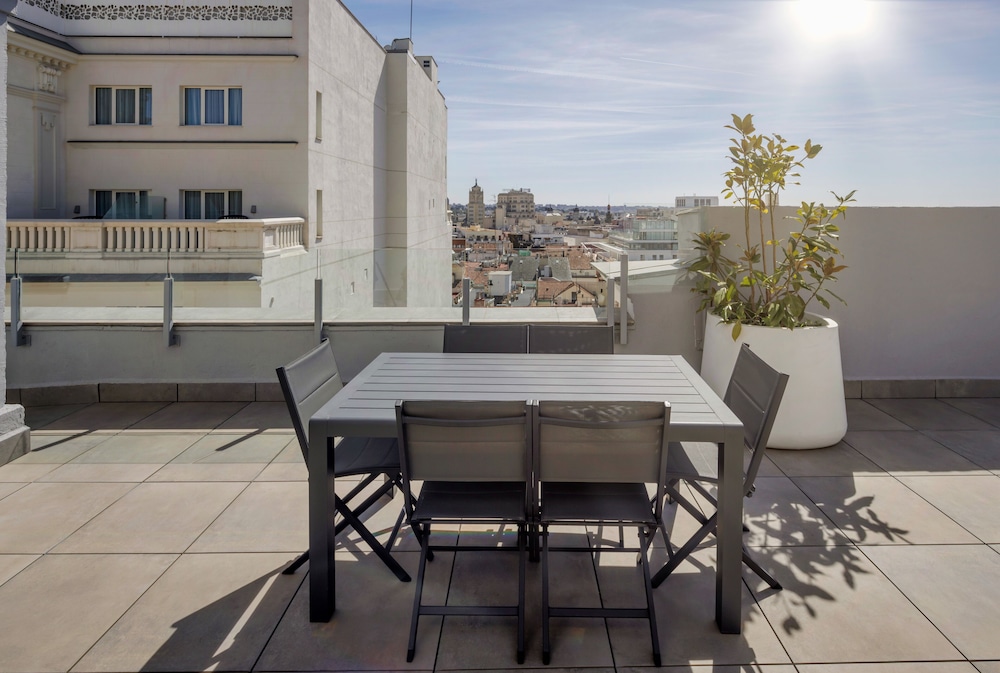 Exclusive Apartment, 3 Bedrooms, City View - Photo 5