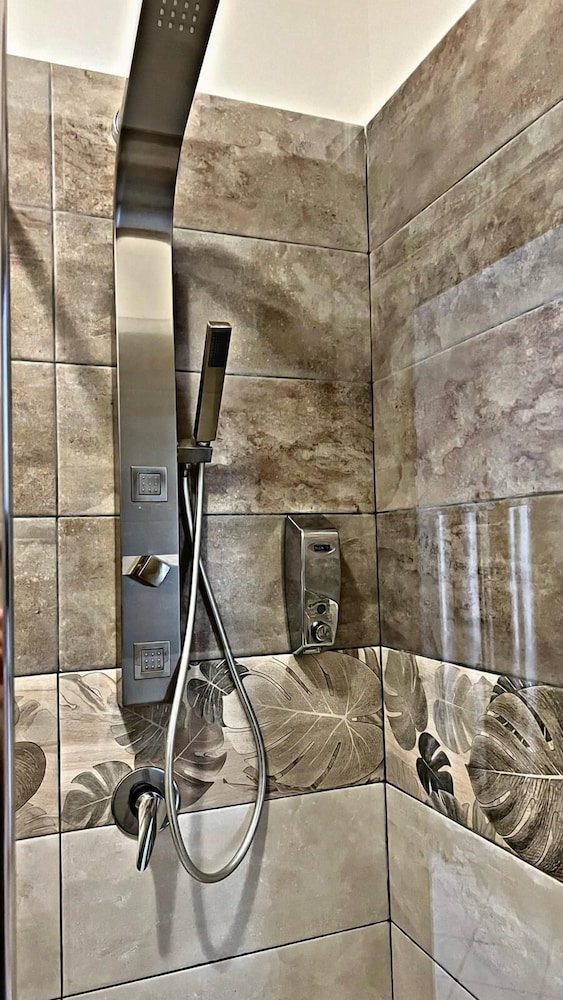 Quadruple room ensuite 3°floor no lift photo 3