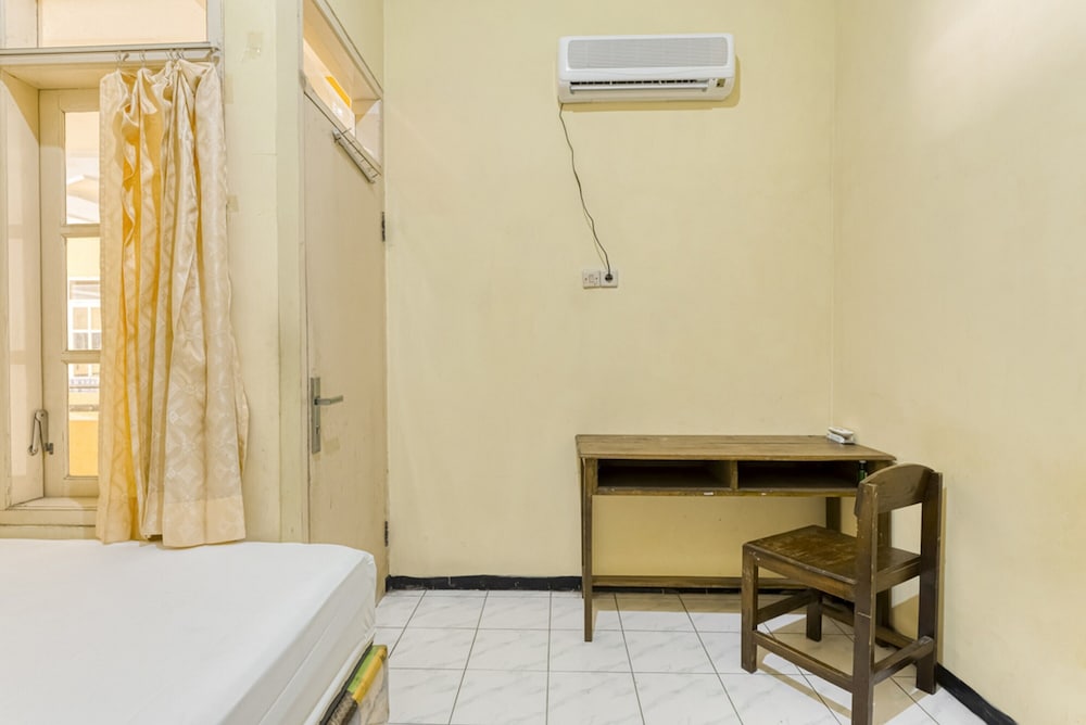 Single Room, Shared Bathroom photo 3