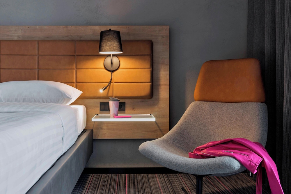Deluxe Room, 1 Queen Bed with Sofa bed - Photo 3
